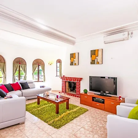 Morais - Refugio Em Familia Com Piscina Aquecivel E Bbq - Gale, Albufeira Гия
